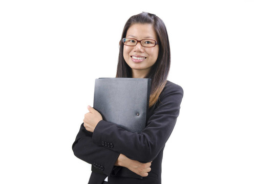 年輕的商業(yè)女性在白色背景下站著文件