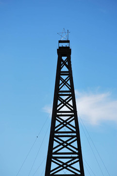 木制石油鉆機(jī)。