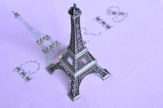 Eiffel（塔）