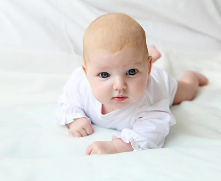 可愛的嬰兒