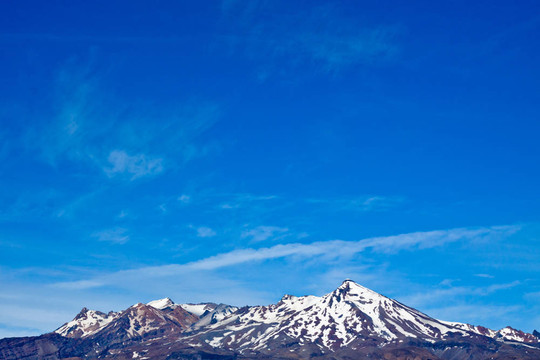 Mt Ruapehu和藍(lán)天。