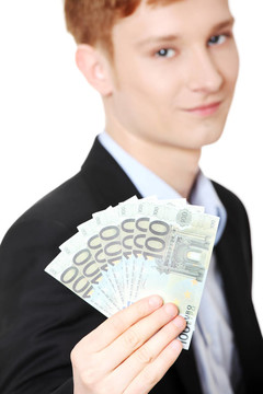 年輕英俊的商人控股歐元