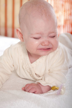 哭泣的嬰兒
