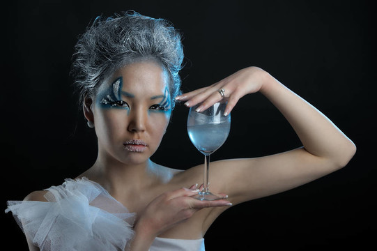 女性化妝肖像