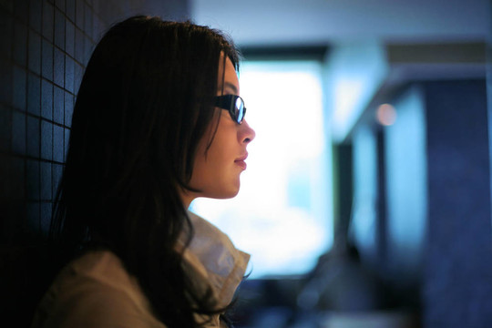 年輕漂亮的黑發(fā)女人簡介