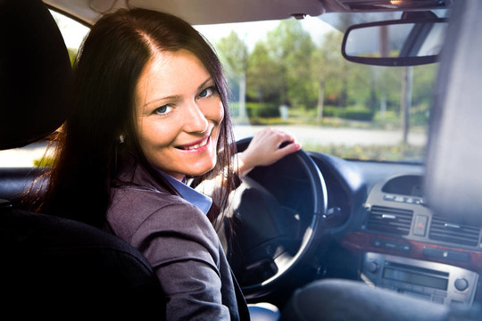 開車的女孩