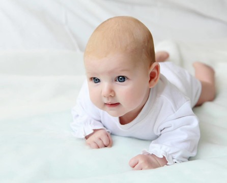 可愛的嬰兒