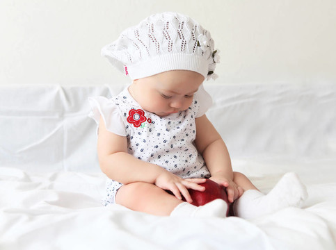 戴帽子的嬰兒