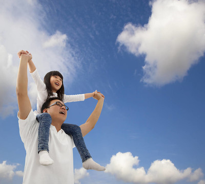 在cloudfield亞洲父親和女兒