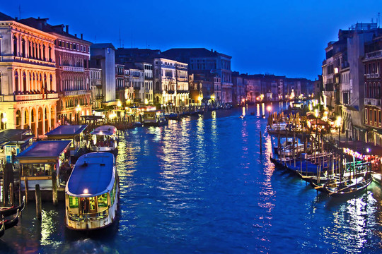 晚上在威尼斯Canale Grande