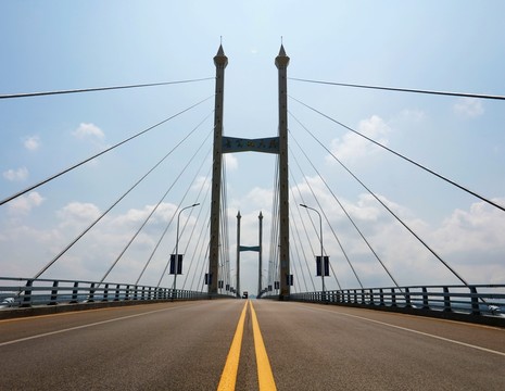 鋼索斜拉大橋