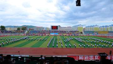 中學(xué)生運(yùn)動(dòng)會(huì)團(tuán)體操表演