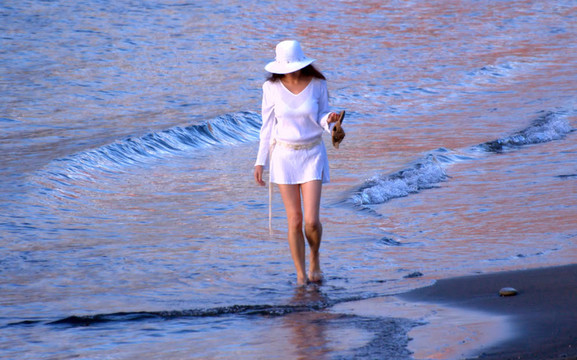 夏日海灘漫步