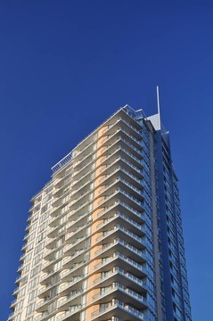 近距離高層建筑視圖