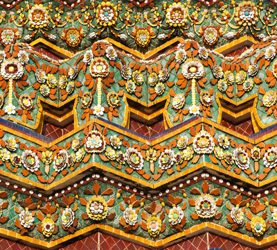 平鋪的佛塔在曼谷；泰國