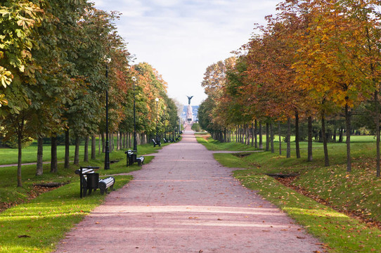 秋天的公園Kadriorg；塔林