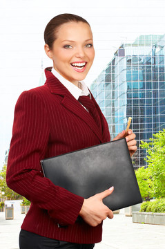 年輕女子微笑的眼鏡企業(yè)