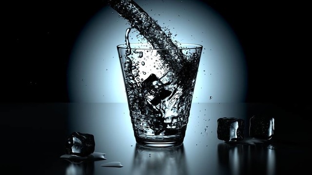 純凈水的特寫(xiě)鏡頭玻璃