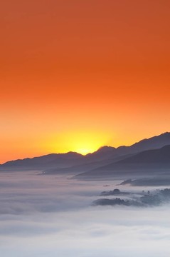日出。