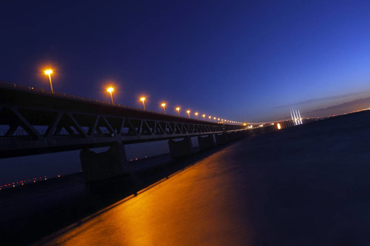 厄勒海峽大橋；瑞典
