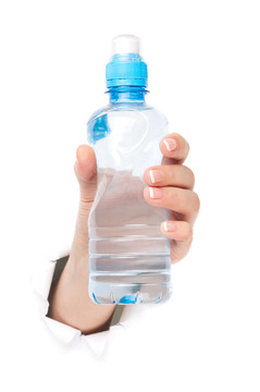 手拿一瓶水