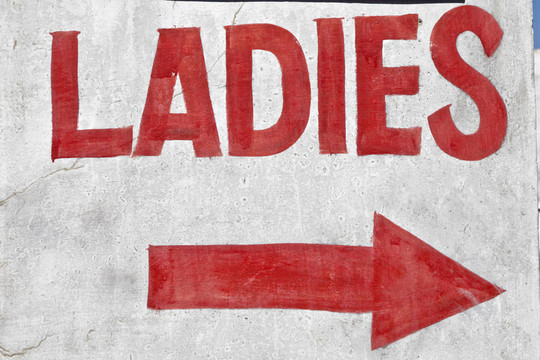 為公共廁所簽名女士