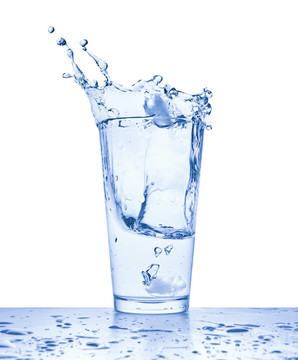 水濺在玻璃