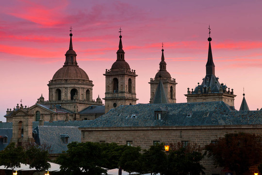 圣洛伦佐埃斯科里亚尔修道院；西班牙黄昏