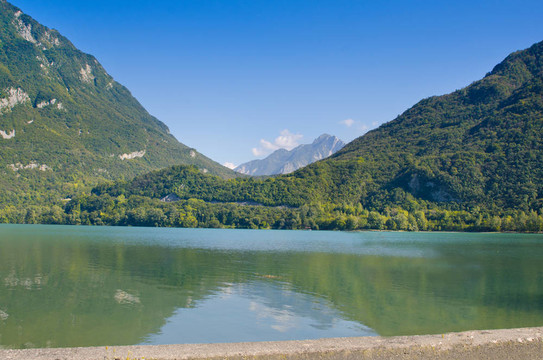 美麗的高山湖泊