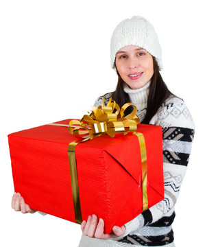 年輕快樂的女孩與大紅色禮品盒白色隔離。