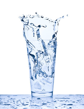 水濺在玻璃