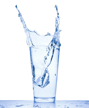 水濺在玻璃