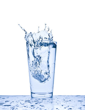 水濺在玻璃