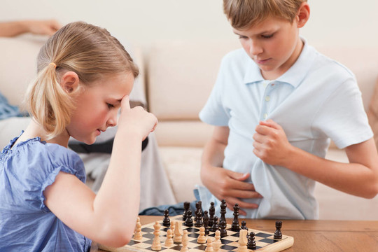 兄弟姐妹下棋