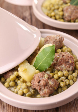 tajine肉丸和蔬菜；