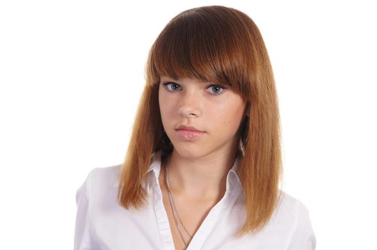 穿白色衣服的女孩