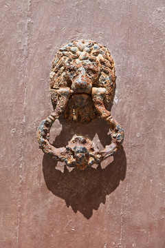 門環(huán)敲門