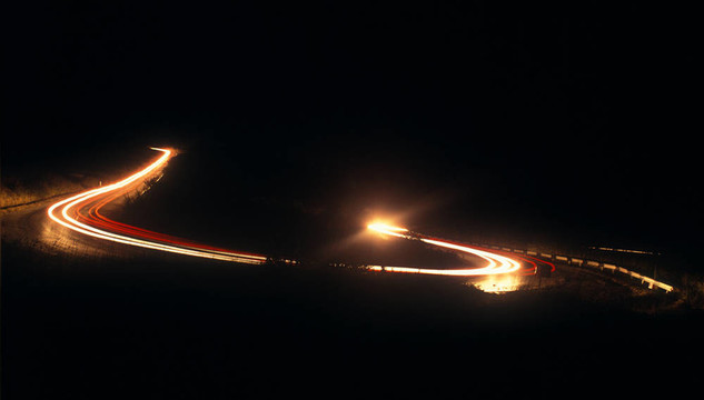 夜間山路。
