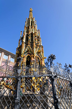 Schoener Brunnen（美麗的噴泉