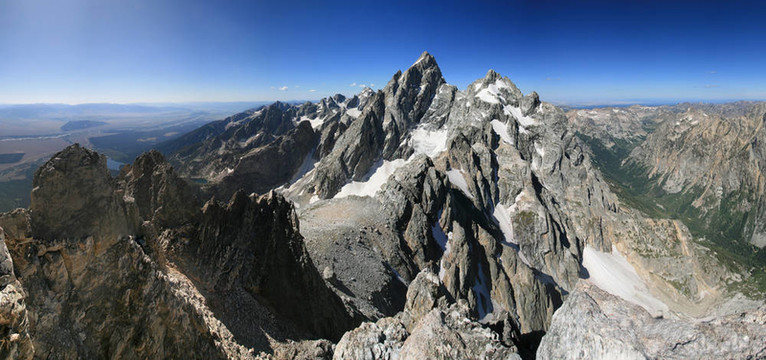 提頓山脈全景