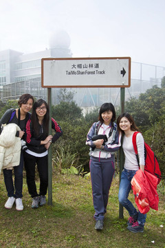 中國女朋友徒步旅行