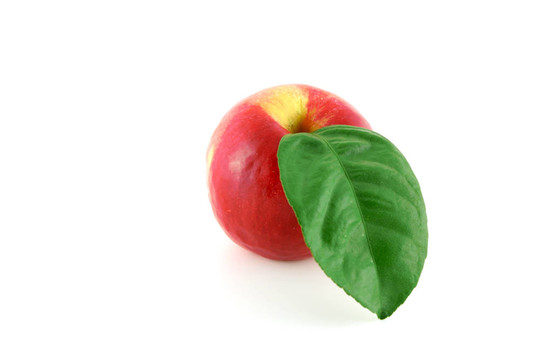 成熟的紅蘋(píng)果和綠葉