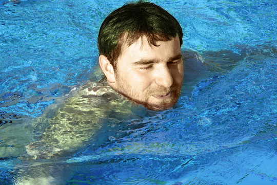 水中青年