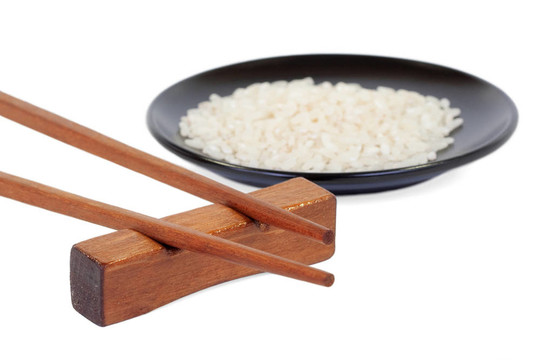 筷子和一盤米飯
