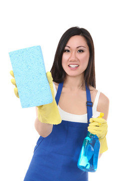 漂亮女仆用海綿洗