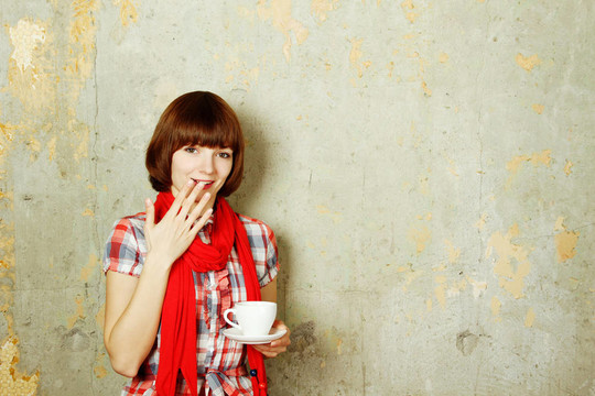 一個(gè)有吸引力的女人特寫咖啡
