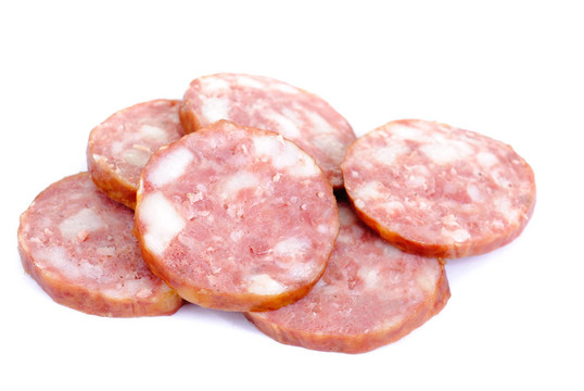 肉制品.白色背景上的香腸