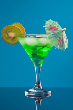 熱帶綠色雞尾酒