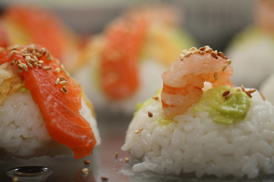 Nigirisushi：魚在糙米壽司
