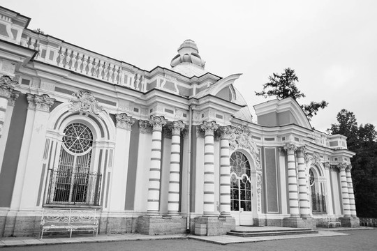 在Tsarskoe Selo石窟亭。